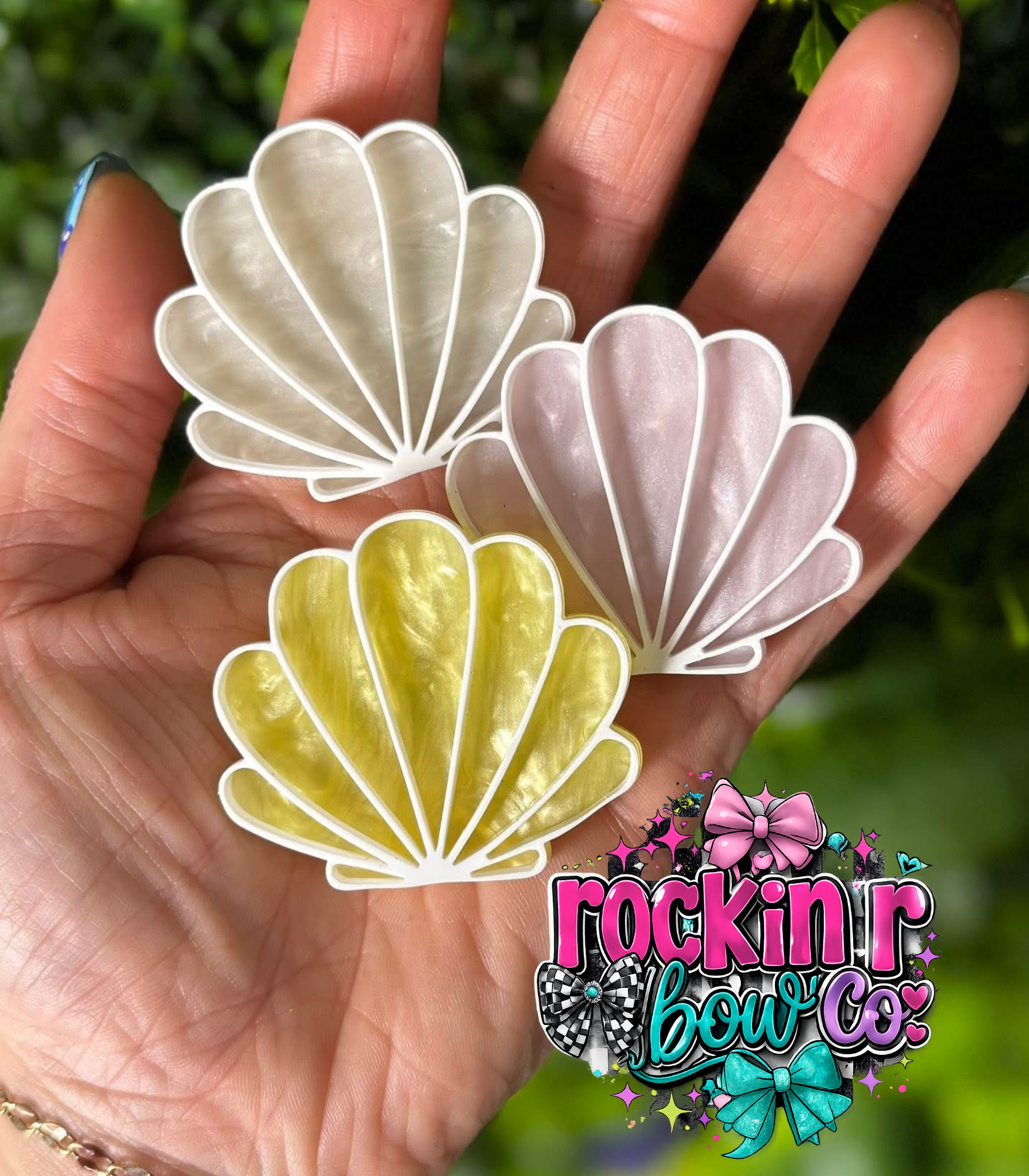 Seashell Bow Center Clip